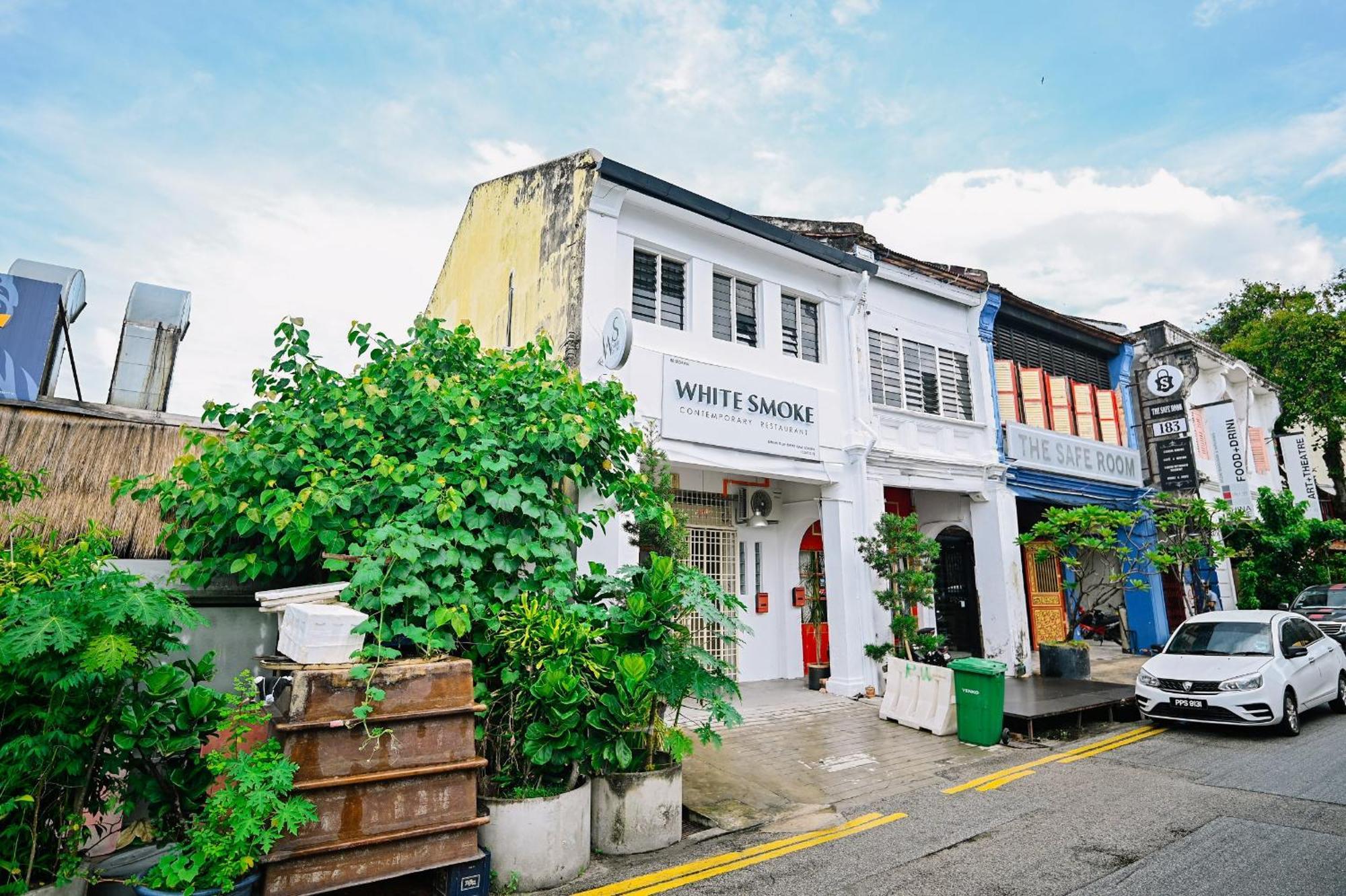 Swing & Pillows - Lebuh Victoria, Penang 조지타운 외부 사진